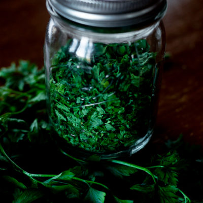 A bundle of healthy fresh parsley and a jar of dried parsley